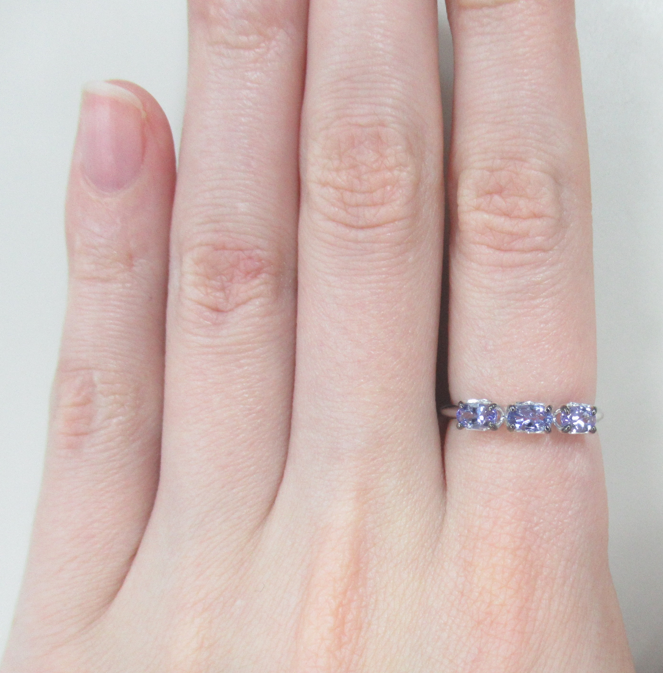 Серебряное кольцо с танзанитами